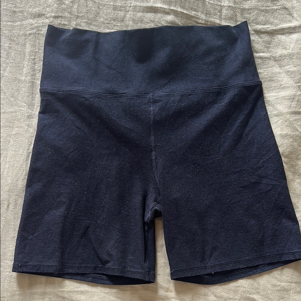 Vuori Clean Elevation Shorty Biker Shorts in Black Heather